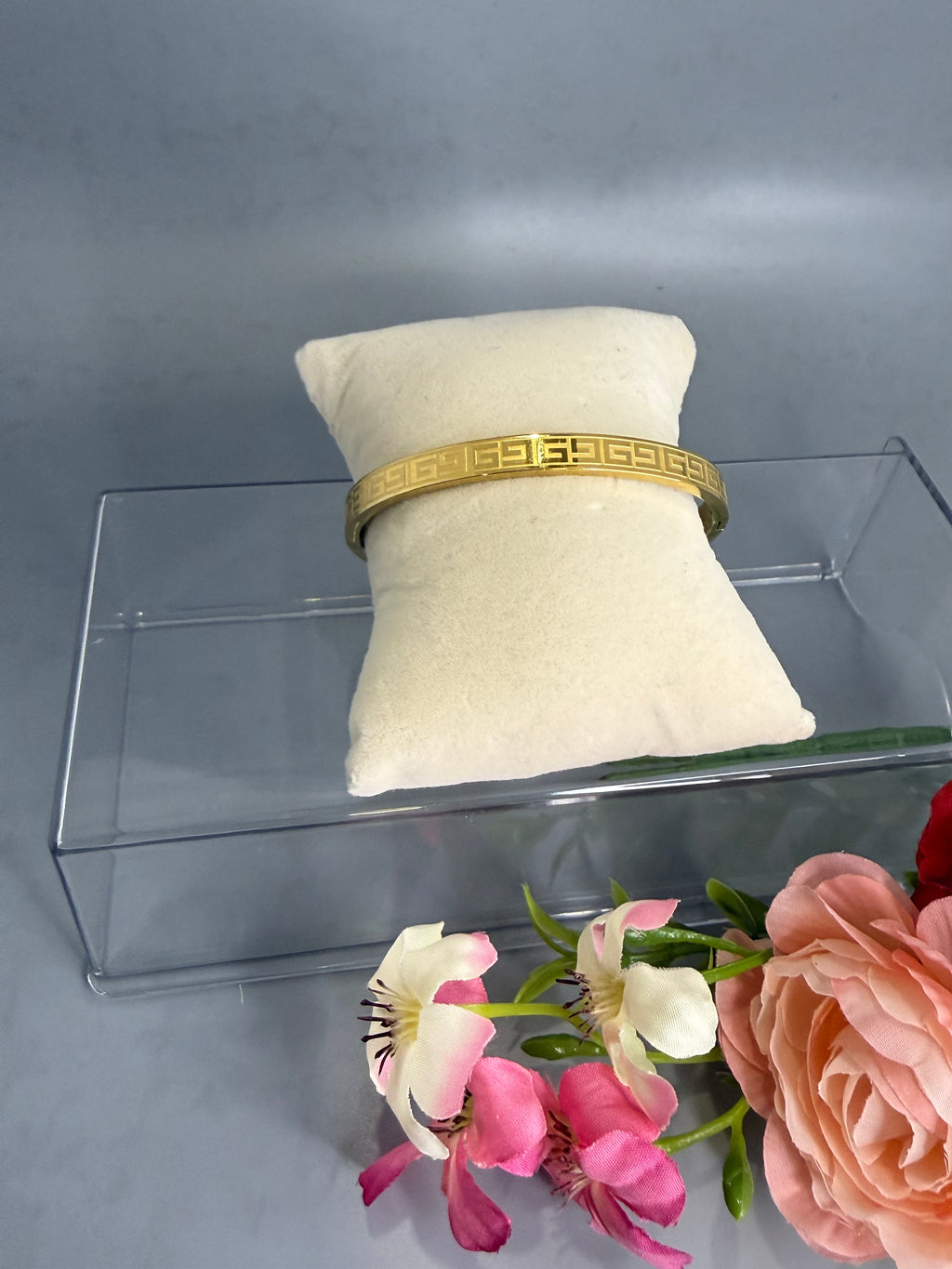 Elegant Bracelet With Unique Designs-18K Real Gold Plated